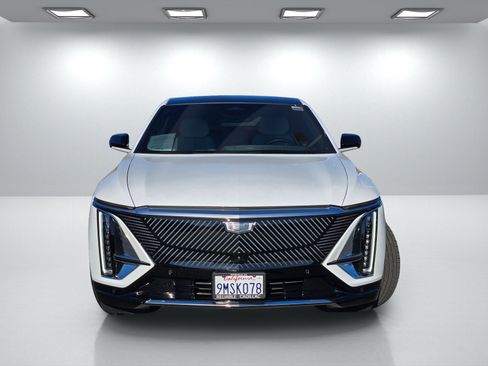 Used 2025 Cadillac Lyriq Luxury image 2