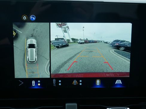 New 2026 Chevrolet Equinox LT w/ Convenience Package II AWD/4WD image 10
