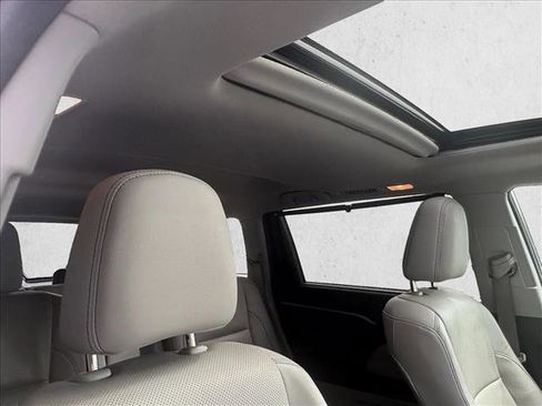 Used 2014 Toyota Highlander Limited image 24