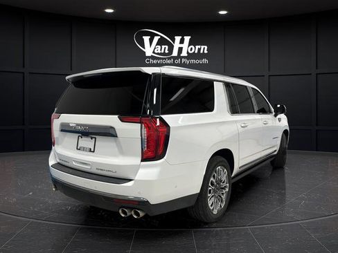 Used 2023 GMC Yukon XL Denali Ultimate image 3