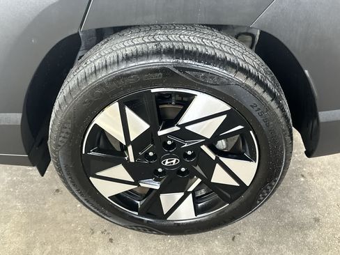 Used 2025 Hyundai Kona SEL FWD image 11