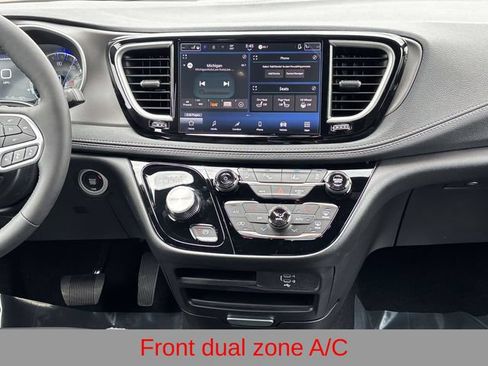 New 2027 Chrysler Pacifica Select FWD image 14