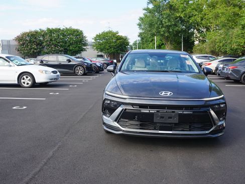 Used 2025 Hyundai Sonata SEL FWD image 2