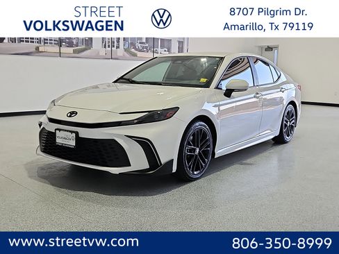 Used 2025 Toyota Camry SE w/ Convenience Package FWD image 1
