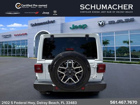 Used 2024 Jeep Wrangler Unlimited Sahara w/ Technology Group AWD/4WD image 6