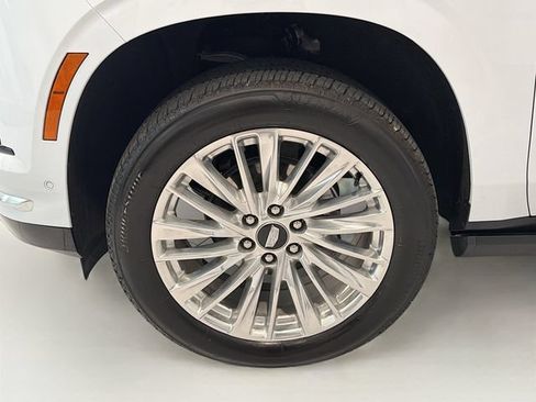 Certified 2026 Cadillac Escalade ESV Luxury AWD/4WD image 29