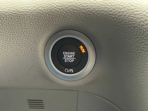 Used 2023 Chrysler Pacifica Limited image 39