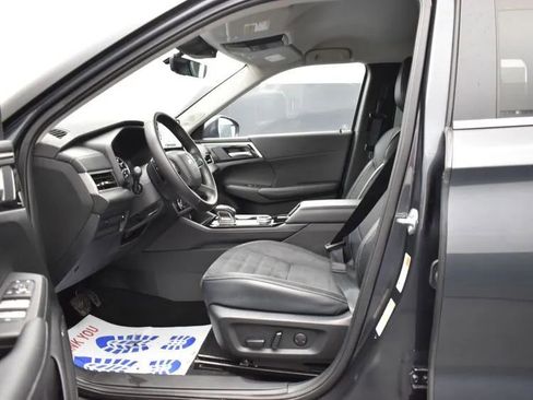 Used 2025 Mitsubishi Outlander SE image 14