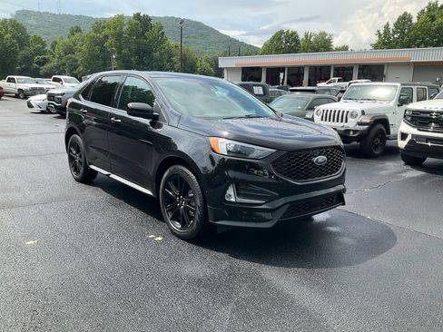 Certified 2024 Ford Edge ST-Line AWD/4WD image 3