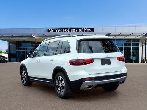 Used 2025 Mercedes-Benz GLB 250 4MATIC image 3