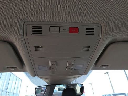 Used 2024 Volkswagen Jetta SE FWD image 20