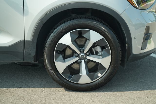 Used 2025 Volvo XC40 B5 Plus AWD/4WD image 47