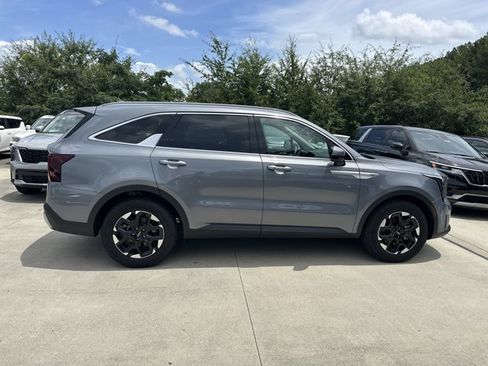 Used 2025 Kia Sorento S w/ Panoramic Sunroof Package FWD image 5