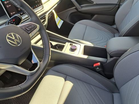 New 2026 Volkswagen Tiguan SE image 19