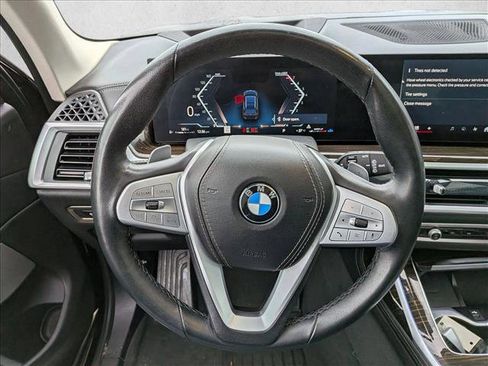 Used 2024 BMW X7 xDrive40i image 11