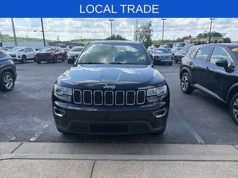 Used 2017 Jeep Grand Cherokee Laredo image 2