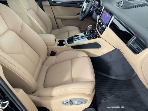 Used 2026 Porsche Macan image 30
