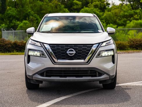 Used 2023 Nissan Rogue SV FWD image 2