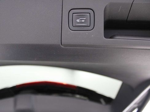 Used 2018 Cadillac XT5 AWD image 10