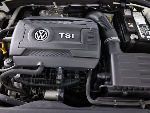 Used 2018 Volkswagen Golf S image 49