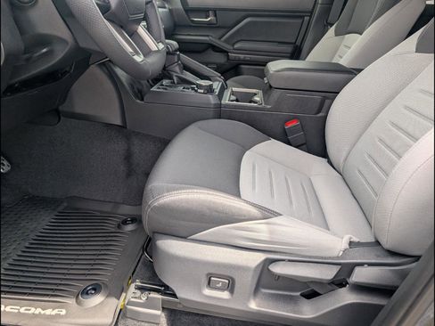 Used 2025 Toyota Tacoma TRD Sport AWD/4WD image 9