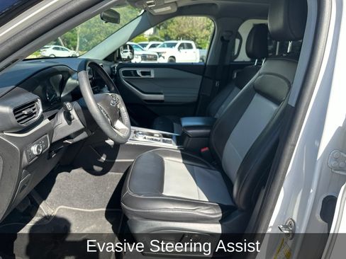 Used 2022 Ford Explorer XLT w/ Equipment Group 202A RWD image 9