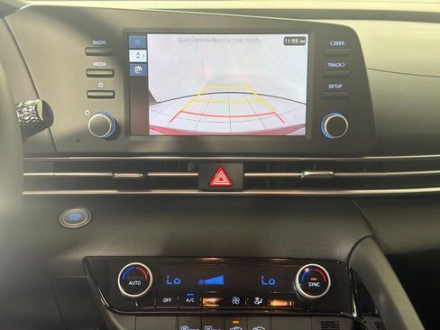 Certified 2025 Hyundai Elantra Hybrid FWD image 19