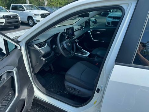 Used 2025 Toyota RAV4 XLE w/ Convenience Package FWD image 3