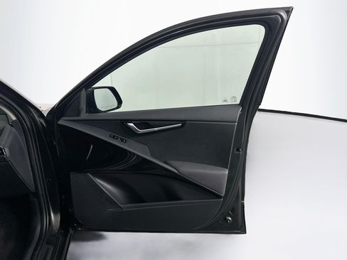 Used 2024 Kia Niro SX Touring FWD image 34