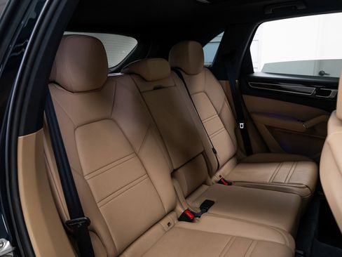 Used 2020 Porsche Cayenne image 23