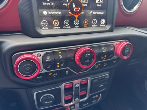 Used 2020 Jeep Wrangler Unlimited Rubicon AWD/4WD image 30