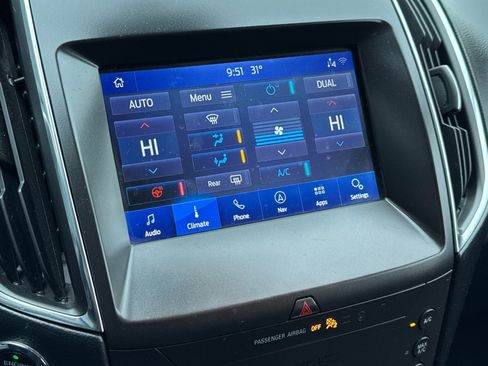 Used 2020 Ford Edge Titanium image 10