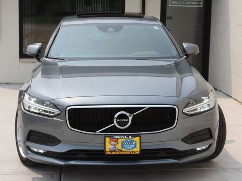 Used 2018 Volvo S90 T5 Momentum w/ Convenience Package image 3