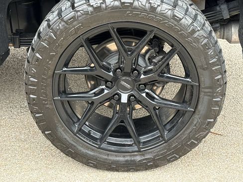 Used 2022 Chevrolet Silverado 1500 ZR2 w/ Technology Package AWD/4WD image 9