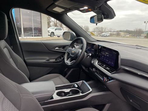 Used 2025 Chevrolet Equinox LT image 28