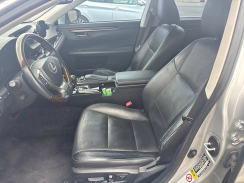 Used 2014 Lexus ES 350 w/ Luxury Package FWD image 4