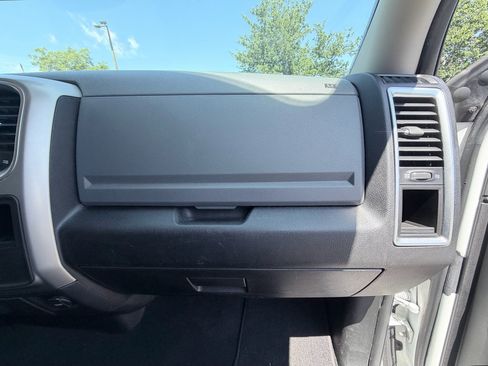 Used 2019 RAM 1500 Classic SLT AWD/4WD image 20