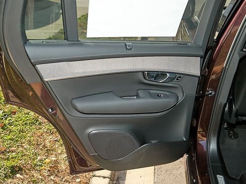 New 2026 Volvo XC90 B5 Ultra w/ Protection Package image 18