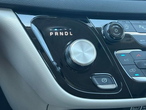 Used 2023 Chrysler Pacifica Touring-L FWD image 30