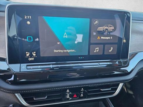 Used 2025 Volkswagen Atlas SE w/ Black Wheel Package image 13