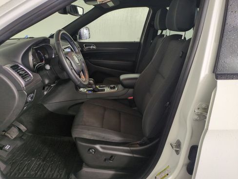 Used 2018 Jeep Grand Cherokee Laredo AWD/4WD image 9