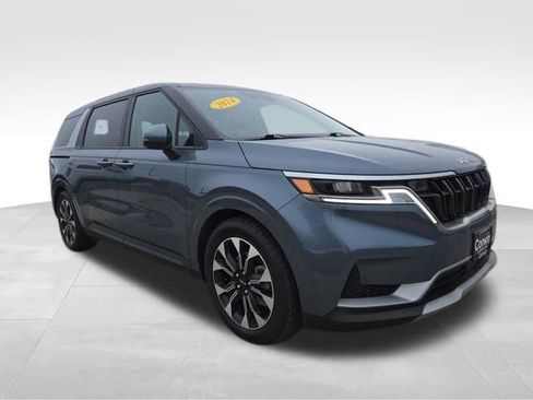 Used 2024 Kia Carnival EX image 1