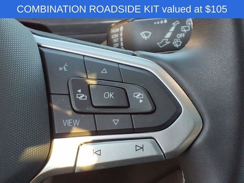 Used 2022 Volkswagen Tiguan SE w/ Panoramic Sunroof Package AWD/4WD image 11
