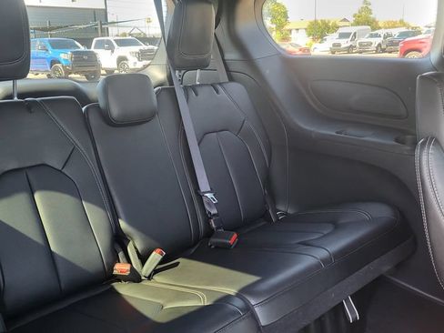 Used 2026 Chrysler Pacifica Select FWD image 23