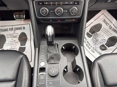 Used 2020 Volkswagen Atlas SE w/ Towing Package image 18