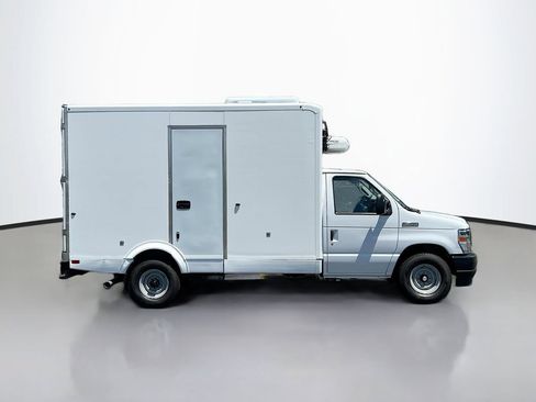 Used 2023 Ford E-350 and Econoline 350 Super Duty w/ Power Windows & Locks Group RWD image 4