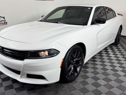 Used 2022 Dodge Charger SXT w/ Blacktop Package RWD image 2