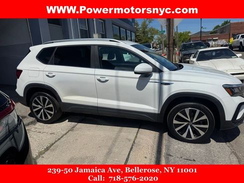 Used 2023 Volkswagen Taos SE FWD image 4