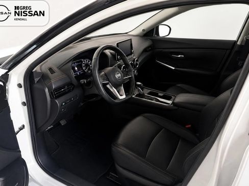 Used 2023 Nissan Sentra SR w/ SR Premium Package FWD image 7
