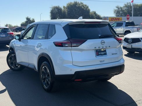 Used 2024 Nissan Rogue SV AWD/4WD image 9